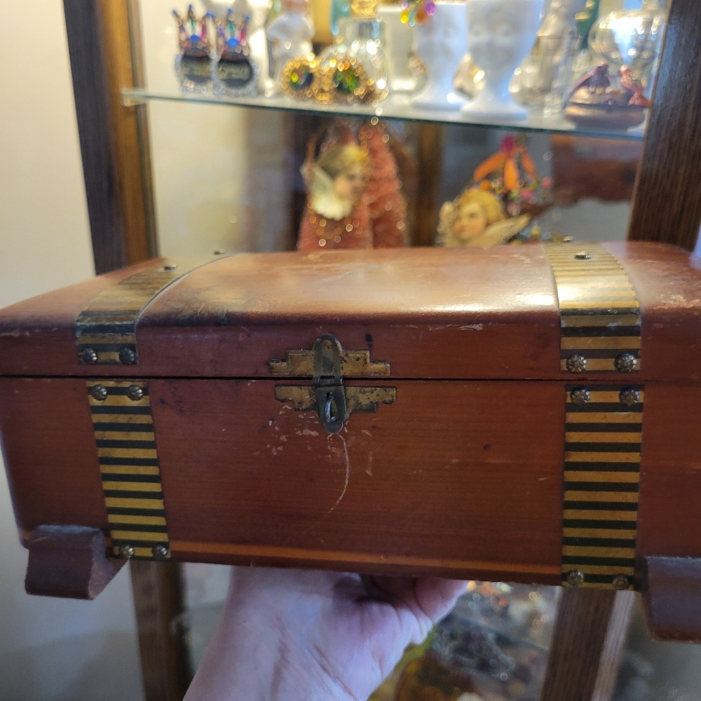 Vintage Treasure Chest ~ Antique? ~ Handmade Wood Box ~ Metal Accents ~ Cedar? - Picture 7 of 16